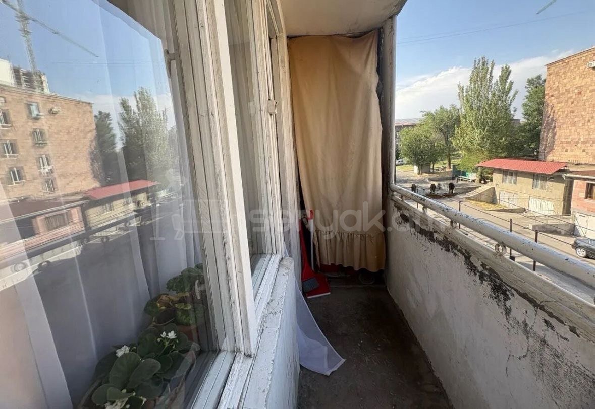4 Սենյականոց Բնակարան Քարե Շենքում, 90քմ, 4/5 հարկ, Կոսմետիկ Վերանորոգված