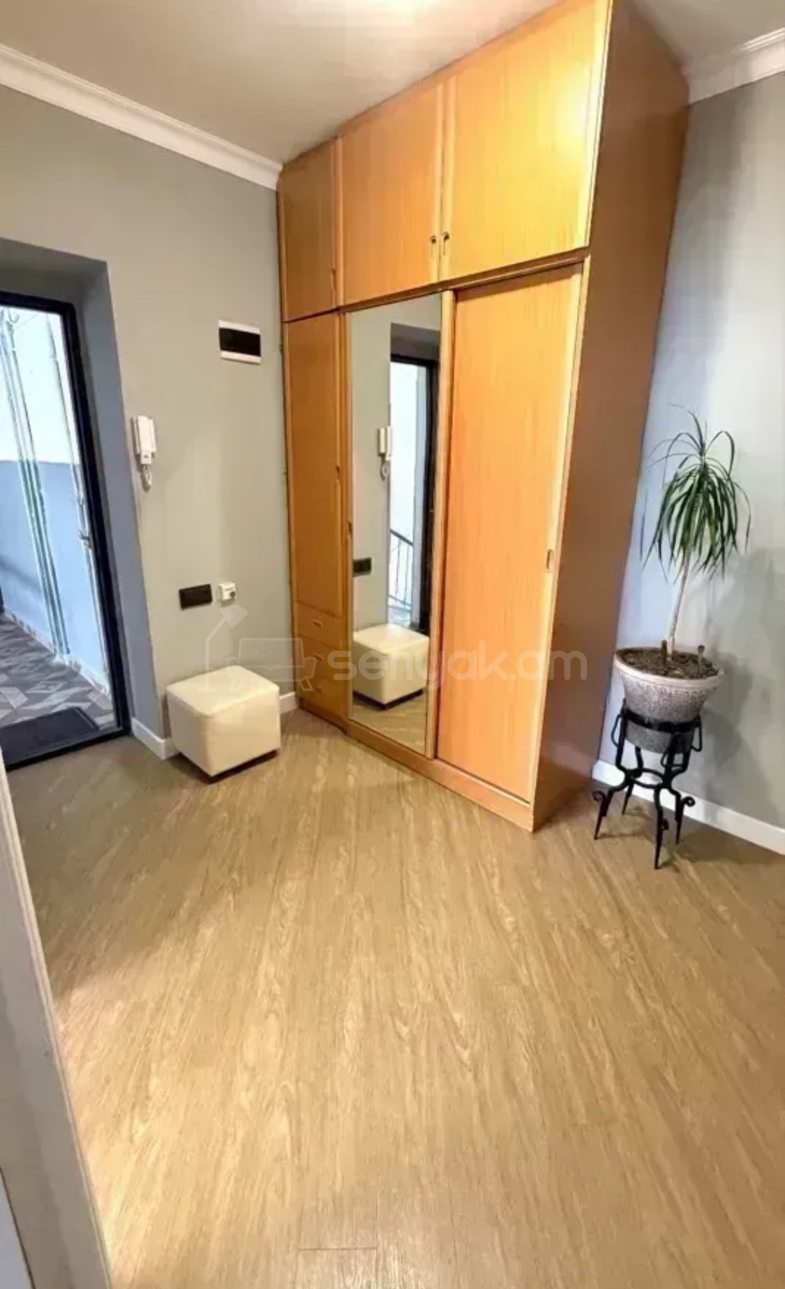 3 Սենյականոց Բնակարան Քարե Շենքում, 78քմ, 5/5 հարկ, Կապիտալ Վերանորոգված, Կահավորված, Արևկող