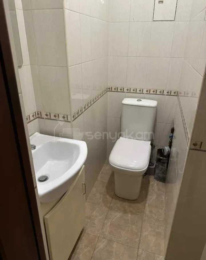 3 Սենյականոց Բնակարան Քարե Շենքում, 98քմ, 6/7 հարկ, Նորմալ Վիճակում, Կահավորված
