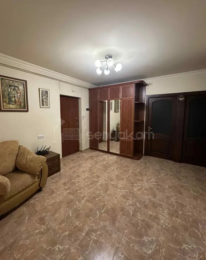 3 Սենյականոց Բնակարան Քարե Շենքում, 98քմ, 6/7 հարկ, Նորմալ Վիճակում, Կահավորված