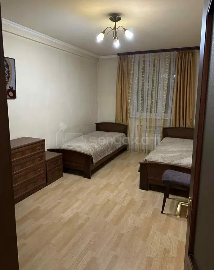 3 Սենյականոց Բնակարան Քարե Շենքում, 98քմ, 6/7 հարկ, Նորմալ Վիճակում, Կահավորված