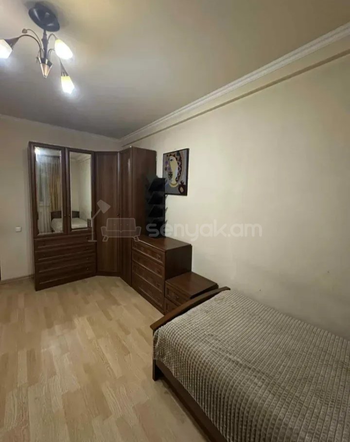 3 Սենյականոց Բնակարան Քարե Շենքում, 98քմ, 6/7 հարկ, Նորմալ Վիճակում, Կահավորված