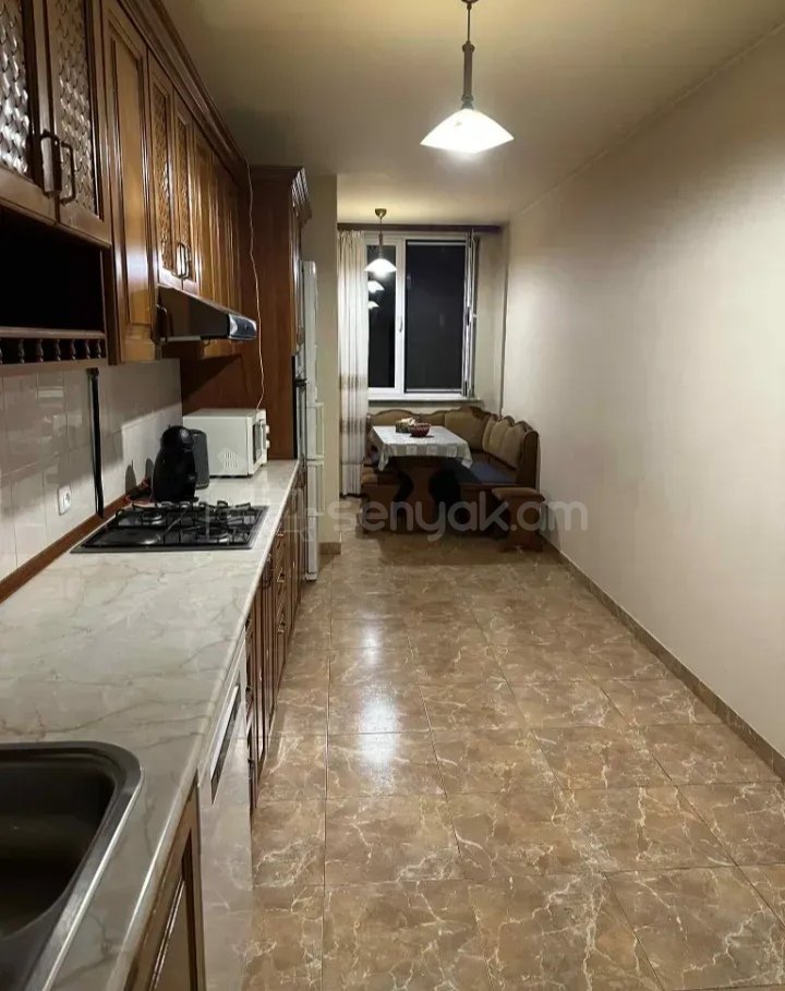 3 Սենյականոց Բնակարան Քարե Շենքում, 98քմ, 6/7 հարկ, Նորմալ Վիճակում, Կահավորված