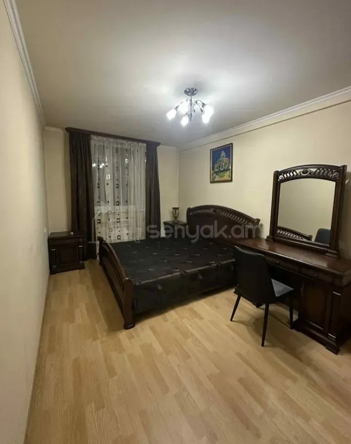 3 Սենյականոց Բնակարան Քարե Շենքում, 98քմ, 6/7 հարկ, Նորմալ Վիճակում, Կահավորված