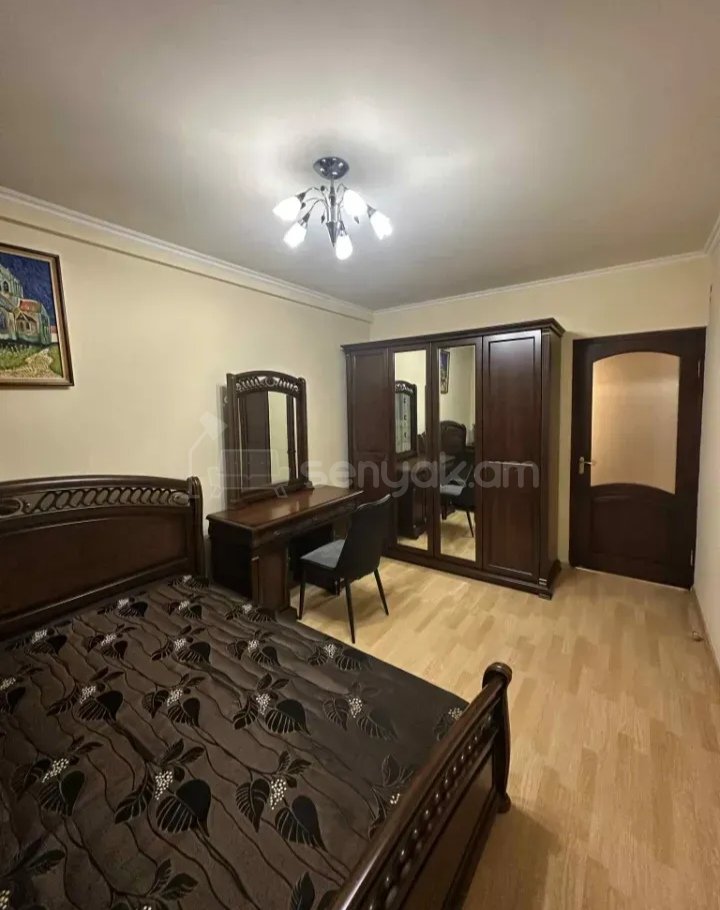 3 Սենյականոց Բնակարան Քարե Շենքում, 98քմ, 6/7 հարկ, Նորմալ Վիճակում, Կահավորված