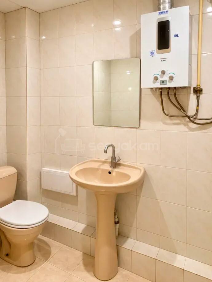 2 Սենյականոց Բնակարան Քարե Շենքում, 71քմ, 4/5 հարկ, Կոսմետիկ Վերանորոգված