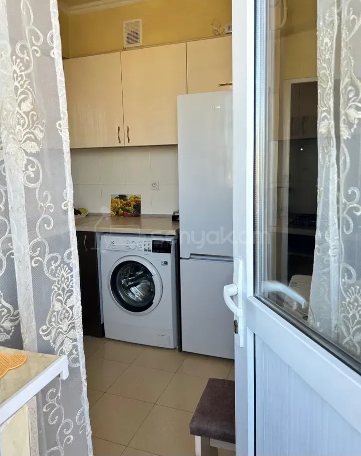 1 Սենյականոց Բնակարան Քարե Շենքում, 43քմ, 8/9 հարկ, Կապիտալ Վերանորոգված, Կահավորված