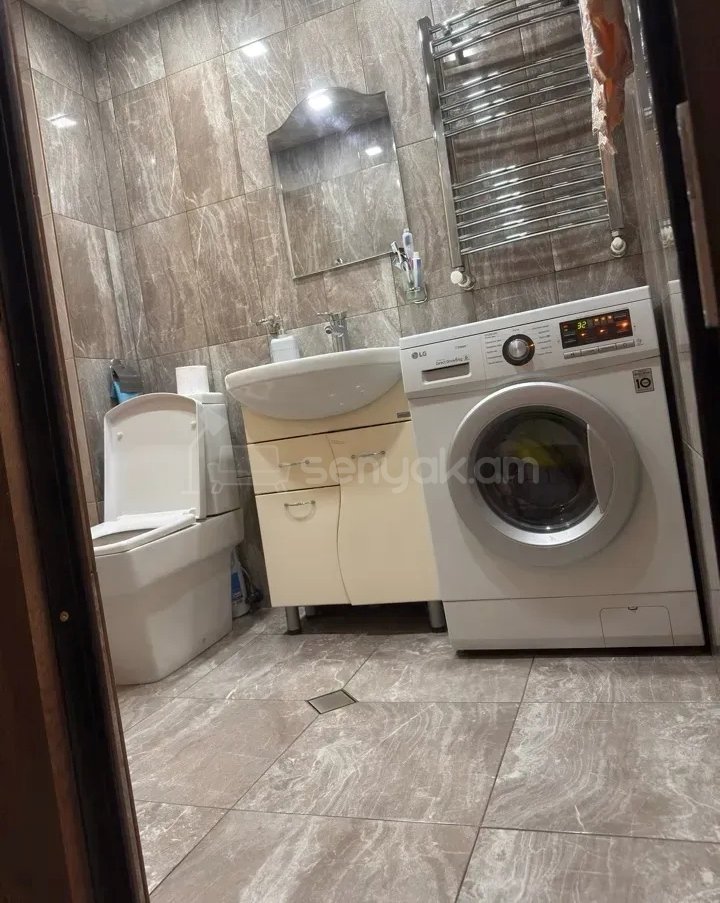 2 Սենյականոց Բնակարան Քարե Շենքում, 58քմ, 4/5 հարկ, Կապիտալ Վերանորոգված