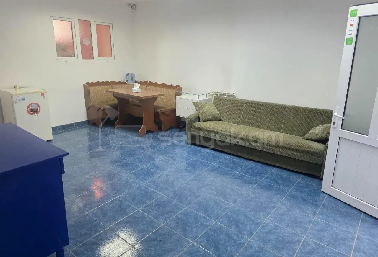 2 Սենյականոց Բնակարան Քարե Շենքում, 55քմ, 1/5 հարկ, Նորմալ Վիճակում, Կահավորված