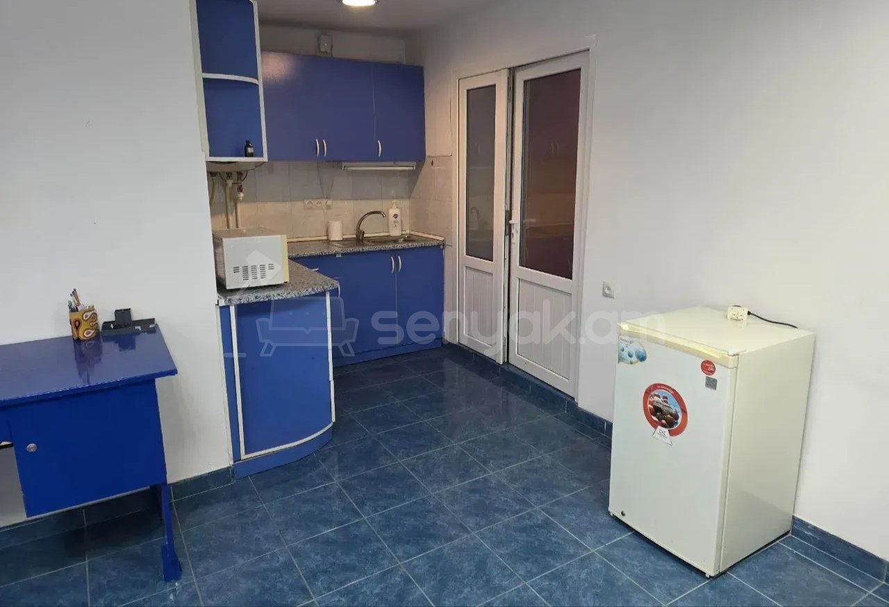 2 Սենյականոց Բնակարան Քարե Շենքում, 55քմ, 1/5 հարկ, Նորմալ Վիճակում, Կահավորված