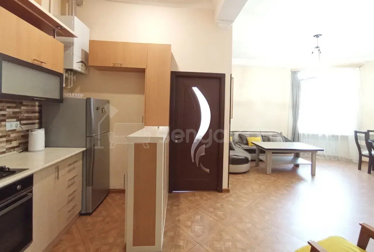 3 Սենյականոց Բնակարան Քարե Շենքում, 76քմ, 2/5 հարկ, Կապիտալ Վերանորոգված, Կահավորված, Արևկող