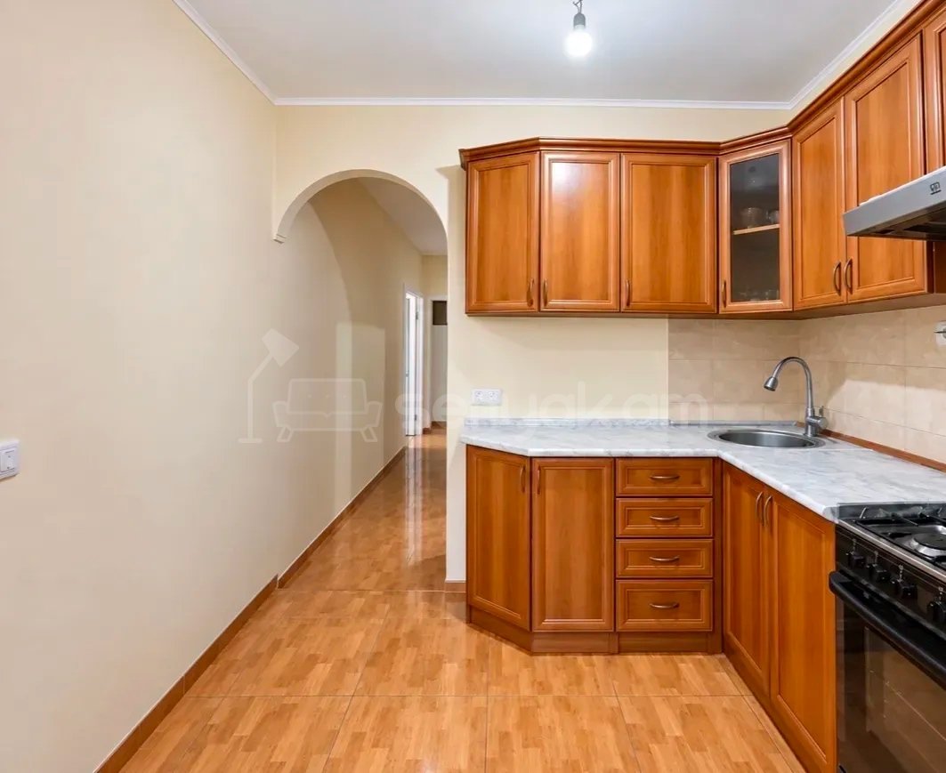 3 Սենյականոց Բնակարան Քարե Շենքում, 71քմ, 4/5 հարկ, Կապիտալ Վերանորոգված