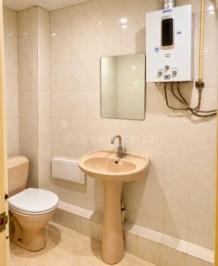 3 Սենյականոց Բնակարան Քարե Շենքում, 71քմ, 4/5 հարկ, Կապիտալ Վերանորոգված