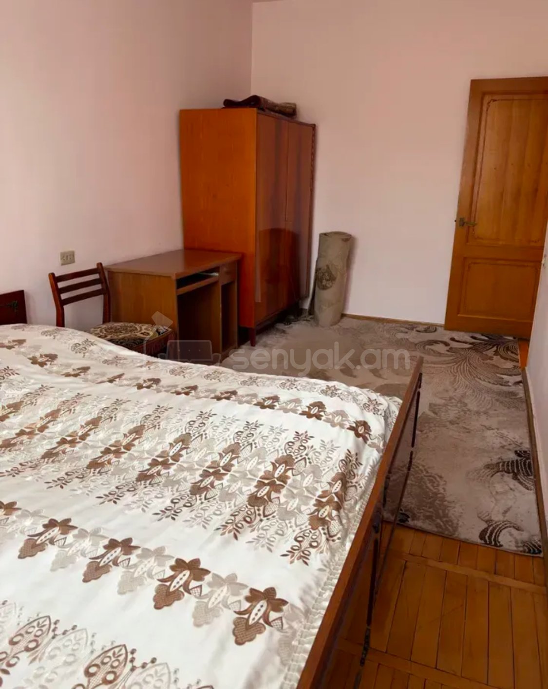 3 Սենյականոց Բնակարան Քարե Շենքում, 90քմ, 4/5 հարկ, Նորմալ Վիճակում, Կահավորված, Արևկող