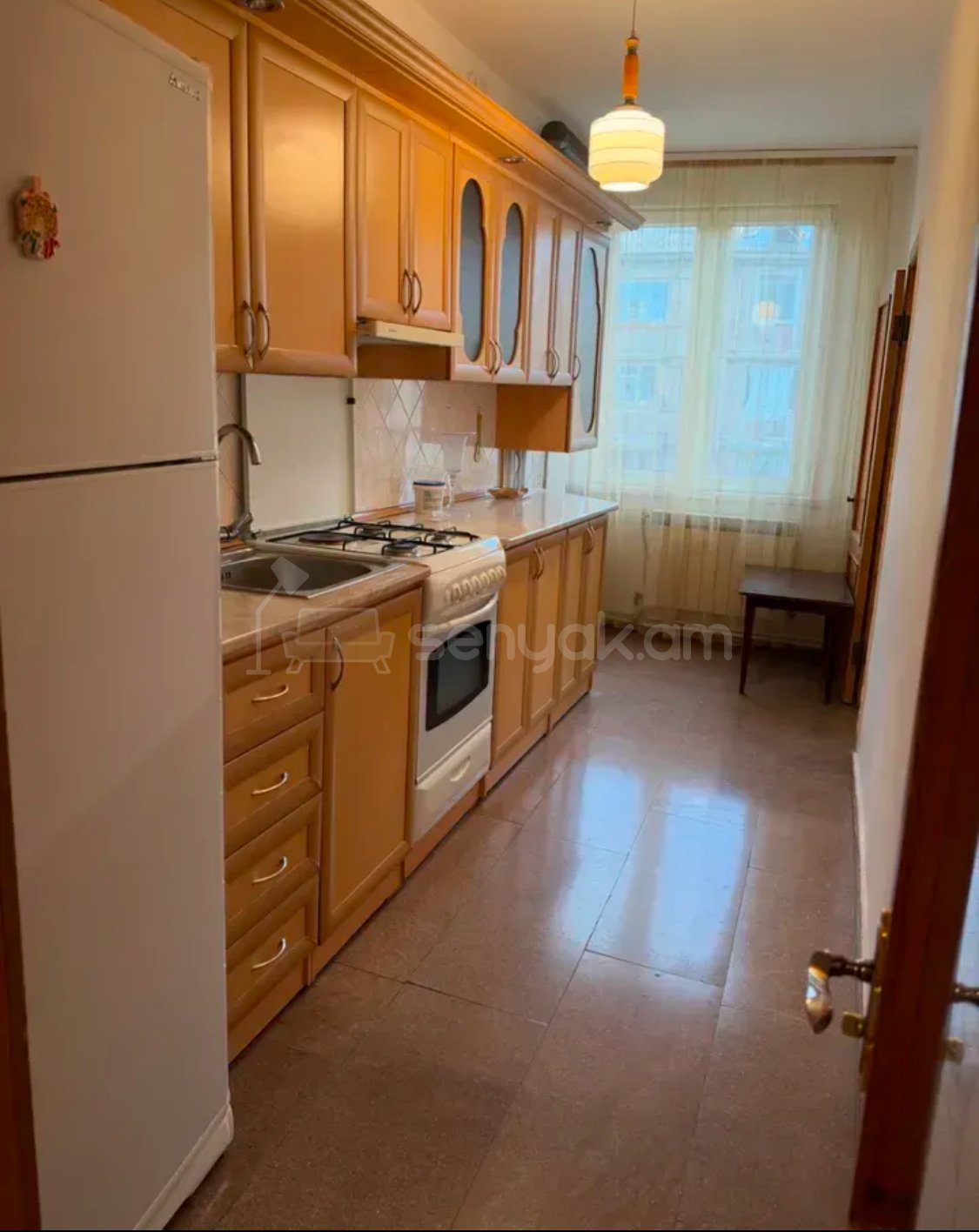 3 Սենյականոց Բնակարան Քարե Շենքում, 90քմ, 4/5 հարկ, Նորմալ Վիճակում, Կահավորված, Արևկող