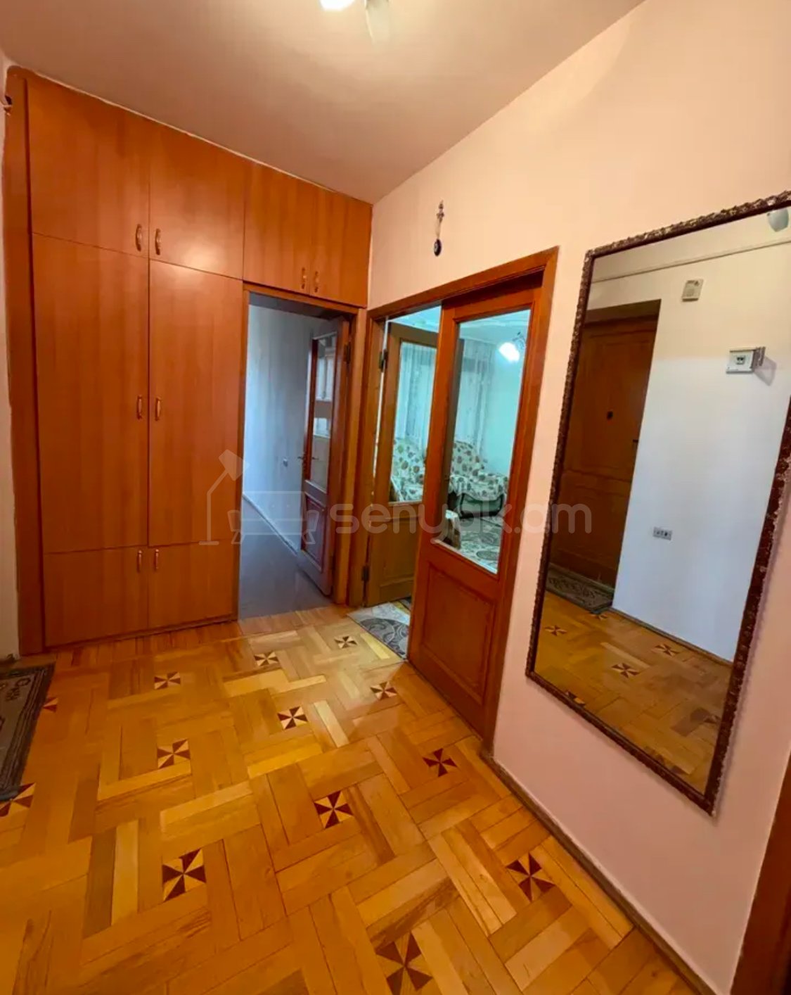 3 Սենյականոց Բնակարան Քարե Շենքում, 90քմ, 4/5 հարկ, Նորմալ Վիճակում, Կահավորված, Արևկող