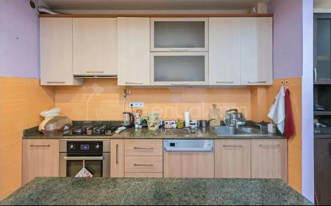 3 Սենյականոց Բնակարան Քարե Շենքում, 68քմ, 2/5 հարկ, Դիզայներական Վերանորոգված, Կահավորված