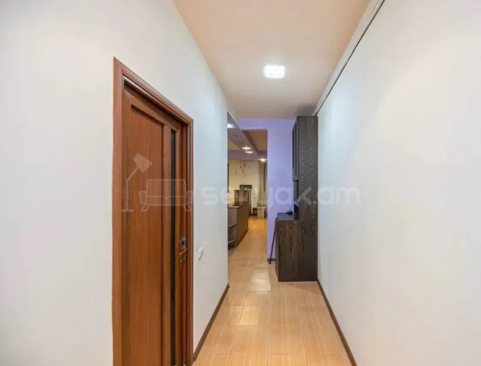 3 Սենյականոց Բնակարան Քարե Շենքում, 68քմ, 2/5 հարկ, Դիզայներական Վերանորոգված, Կահավորված