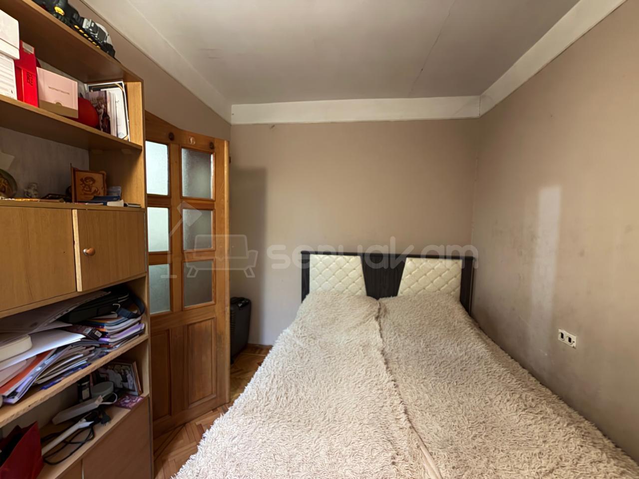3 Սենյականոց Բնակարան Քարե Շենքում, 73քմ, 2/5 հարկ, Նորմալ Վիճակում