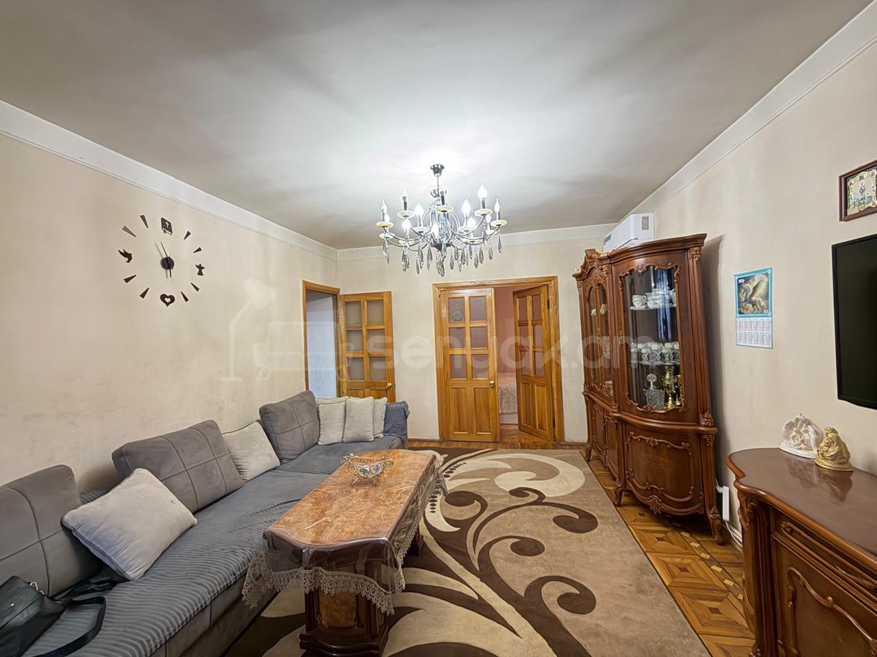 3 Սենյականոց Բնակարան Քարե Շենքում, 73քմ, 2/5 հարկ, Նորմալ Վիճակում