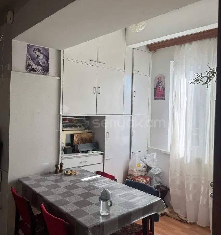 3 Սենյականոց Բնակարան Քարե Շենքում, 75քմ, 5/5 հարկ, Կոսմետիկ Վերանորոգված