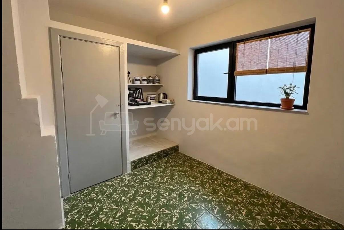 1 Սենյականոց Բնակարան Քարե Շենքում, 31քմ, 1/5 հարկ, Նորմալ Վիճակում