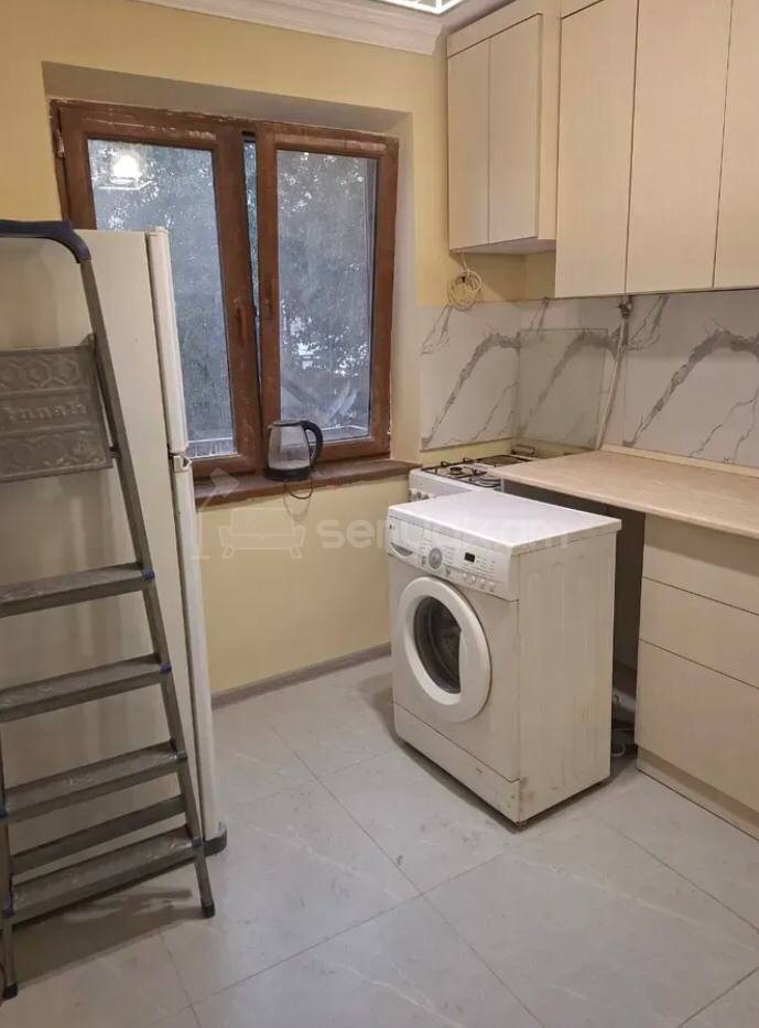 2 Սենյականոց Բնակարան Քարե Շենքում, 51քմ, 2/4 հարկ, Կոսմետիկ Վերանորոգված