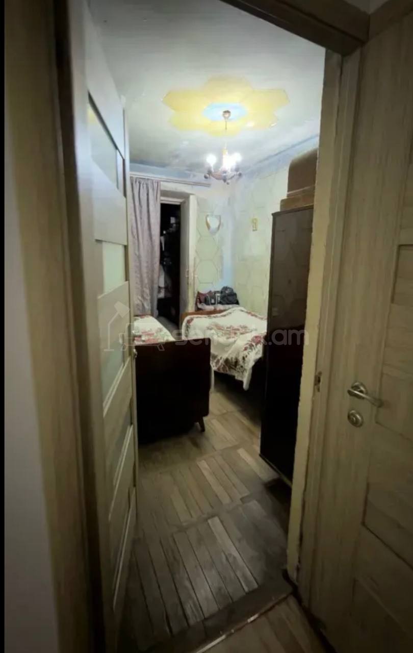 4 Սենյականոց Բնակարան Քարե Շենքում, 129քմ, 5/5 հարկ, Նորմալ Վիճակում