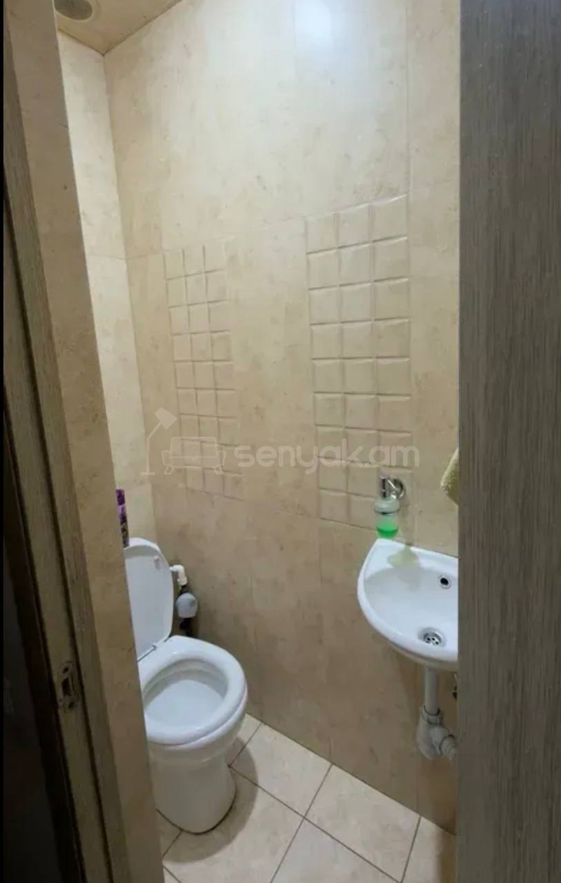 4 Սենյականոց Բնակարան Քարե Շենքում, 129քմ, 5/5 հարկ, Նորմալ Վիճակում