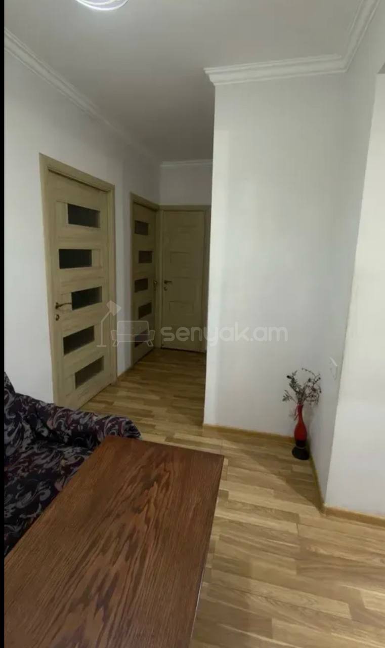 4 Սենյականոց Բնակարան Քարե Շենքում, 129քմ, 5/5 հարկ, Կապիտալ Վերանորոգված