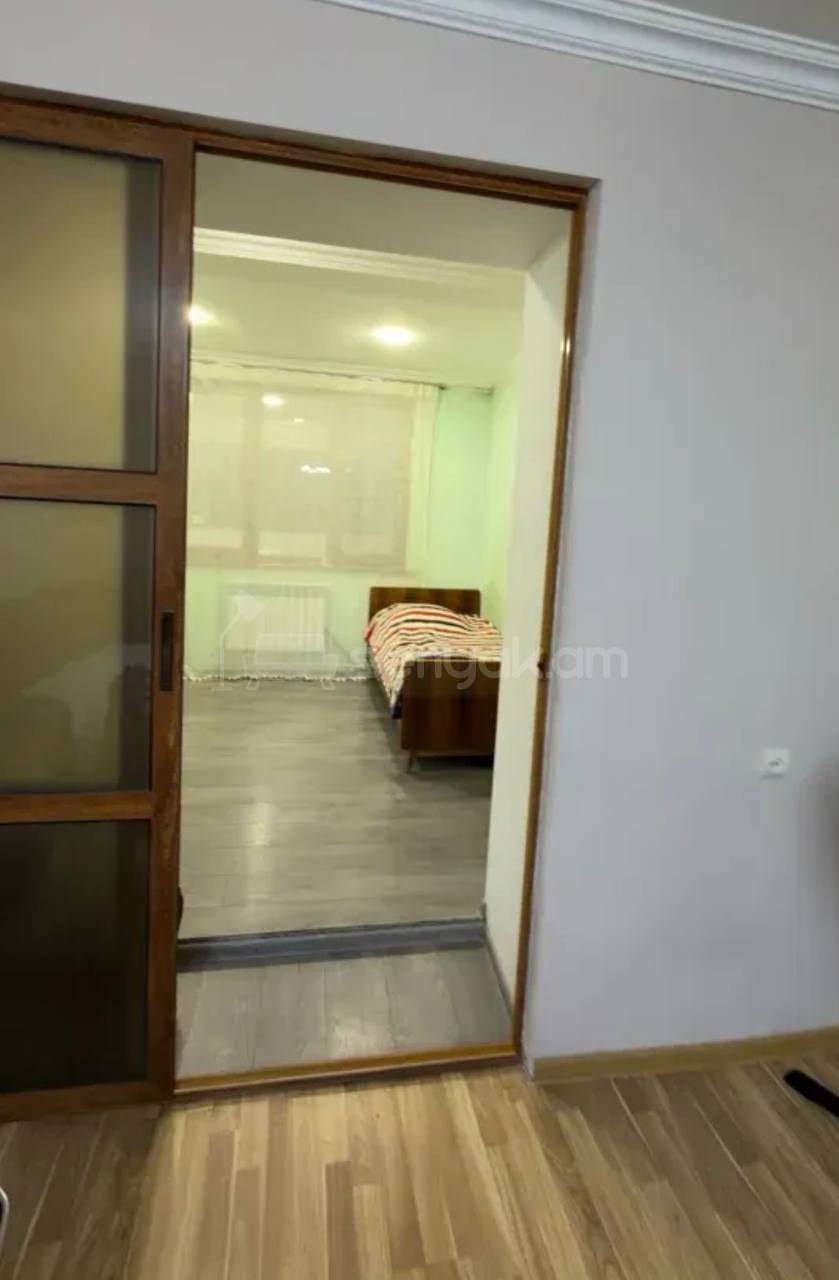 4 Սենյականոց Բնակարան Քարե Շենքում, 129քմ, 5/5 հարկ, Կապիտալ Վերանորոգված