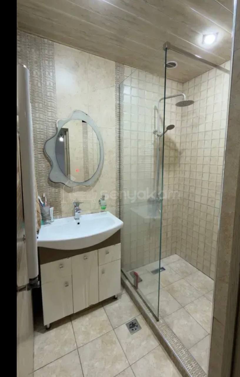 4 Սենյականոց Բնակարան Քարե Շենքում, 129քմ, 5/5 հարկ, Կապիտալ Վերանորոգված