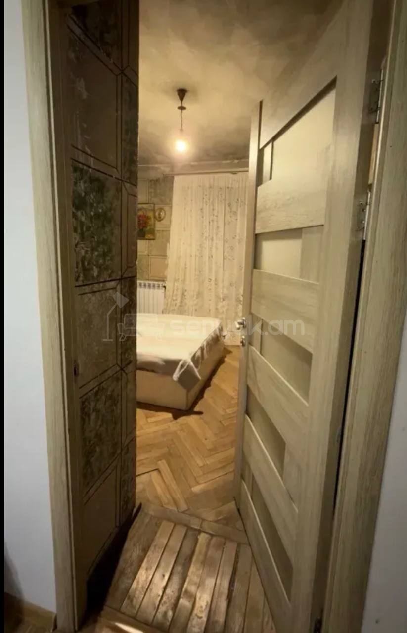 4 Սենյականոց Բնակարան Քարե Շենքում, 129քմ, 5/5 հարկ, Կապիտալ Վերանորոգված