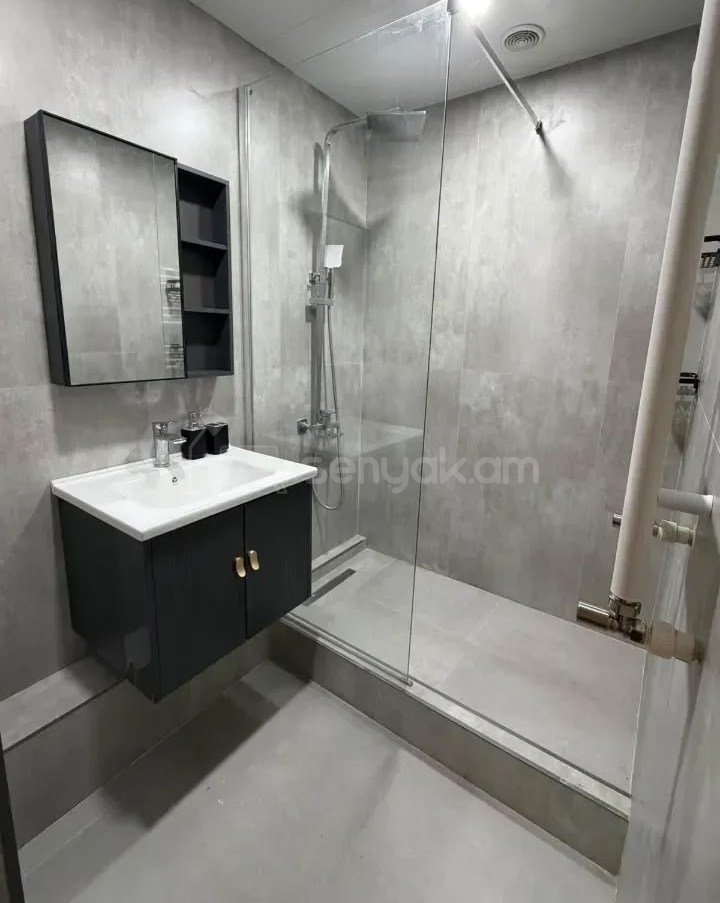 3 Սենյականոց Բնակարան Քարե Շենքում, 65քմ, 5/5 հարկ, Կապիտալ Վերանորոգված, Կահավորված, Արևկող