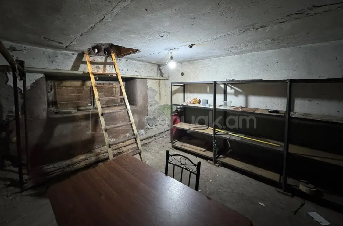 1 Սենյականոց Բնակարան Քարե Շենքում, 37քմ, 1/5 հարկ, Կապիտալ Վերանորոգված