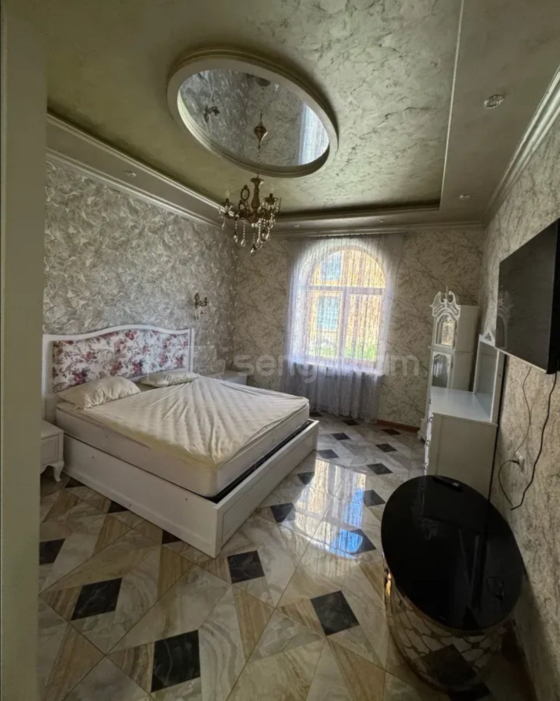 3 Սենյականոց Բնակարան Քարե Շենքում, 100քմ, 3/5 հարկ, Դիզայներական Վերանորոգված, Կահավորված