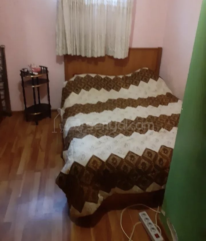 1 Սենյականոց Բնակարան Քարե Շենքում, 35քմ, 2/5 հարկ, Նորմալ Վիճակում, Կահավորված