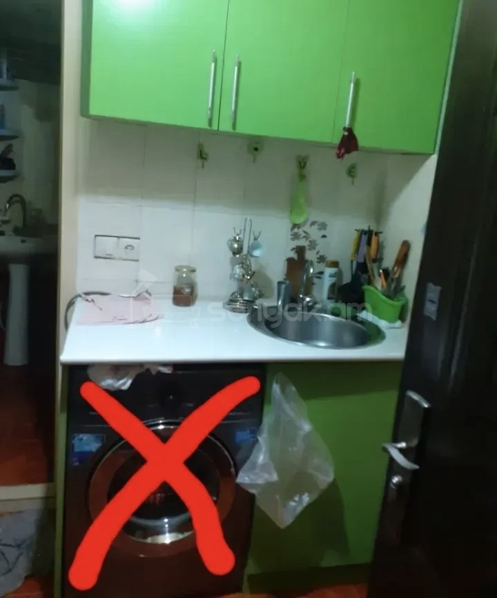 1 Սենյականոց Բնակարան Քարե Շենքում, 35քմ, 2/5 հարկ, Նորմալ Վիճակում, Կահավորված