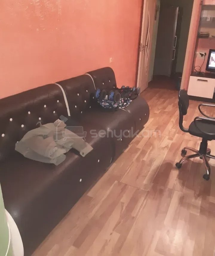 1 Սենյականոց Բնակարան Քարե Շենքում, 35քմ, 2/5 հարկ, Նորմալ Վիճակում, Կահավորված