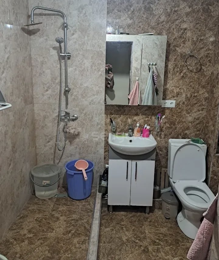 2 Սենյականոց Բնակարան Քարե Շենքում, 46քմ, 3/5 հարկ, Նորմալ Վիճակում, Կահավորված, Արևկող