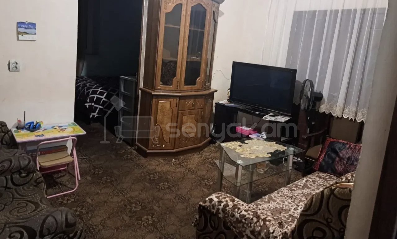 2 Սենյականոց Բնակարան Քարե Շենքում, 46քմ, 3/5 հարկ, Նորմալ Վիճակում, Կահավորված, Արևկող