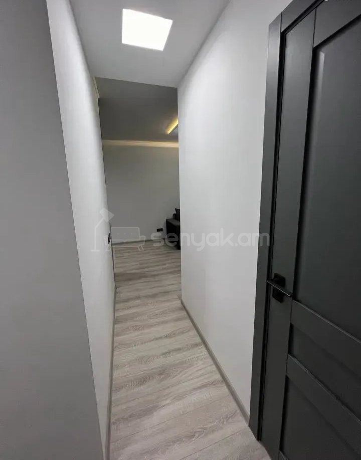 2 Սենյականոց Բնակարան Քարե Շենքում, 48քմ, 5/5 հարկ, Կապիտալ Վերանորոգված