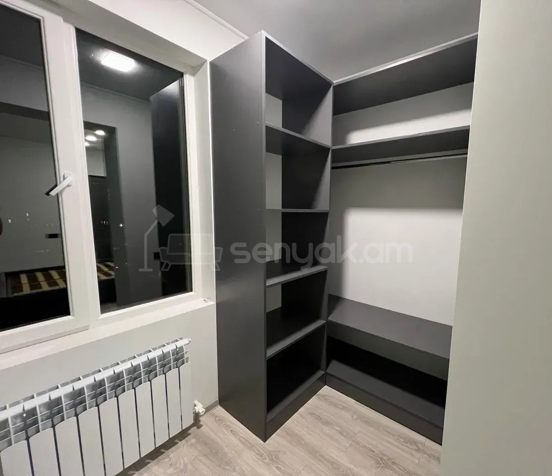 2 Սենյականոց Բնակարան Քարե Շենքում, 48քմ, 5/5 հարկ, Կապիտալ Վերանորոգված