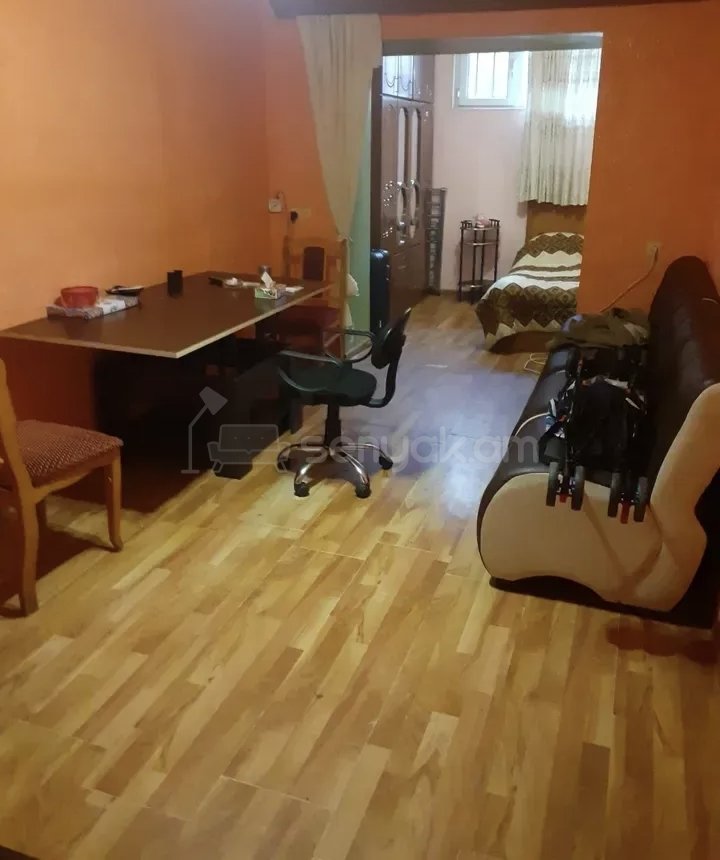 1 Սենյականոց Բնակարան Քարե Շենքում, 45քմ, 3/9 հարկ, Նորմալ Վիճակում, Կահավորված
