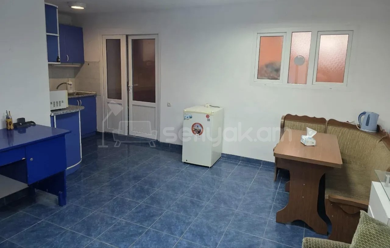2 Սենյականոց Բնակարան Քարե Շենքում, 56քմ, 1/1 հարկ, Նորմալ Վիճակում, Կահավորված, Արևկող
