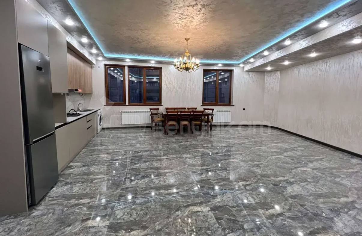 2 Սենյականոց Բնակարան Քարե Շենքում, 72քմ, 5/5 հարկ, Կապիտալ Վերանորոգված