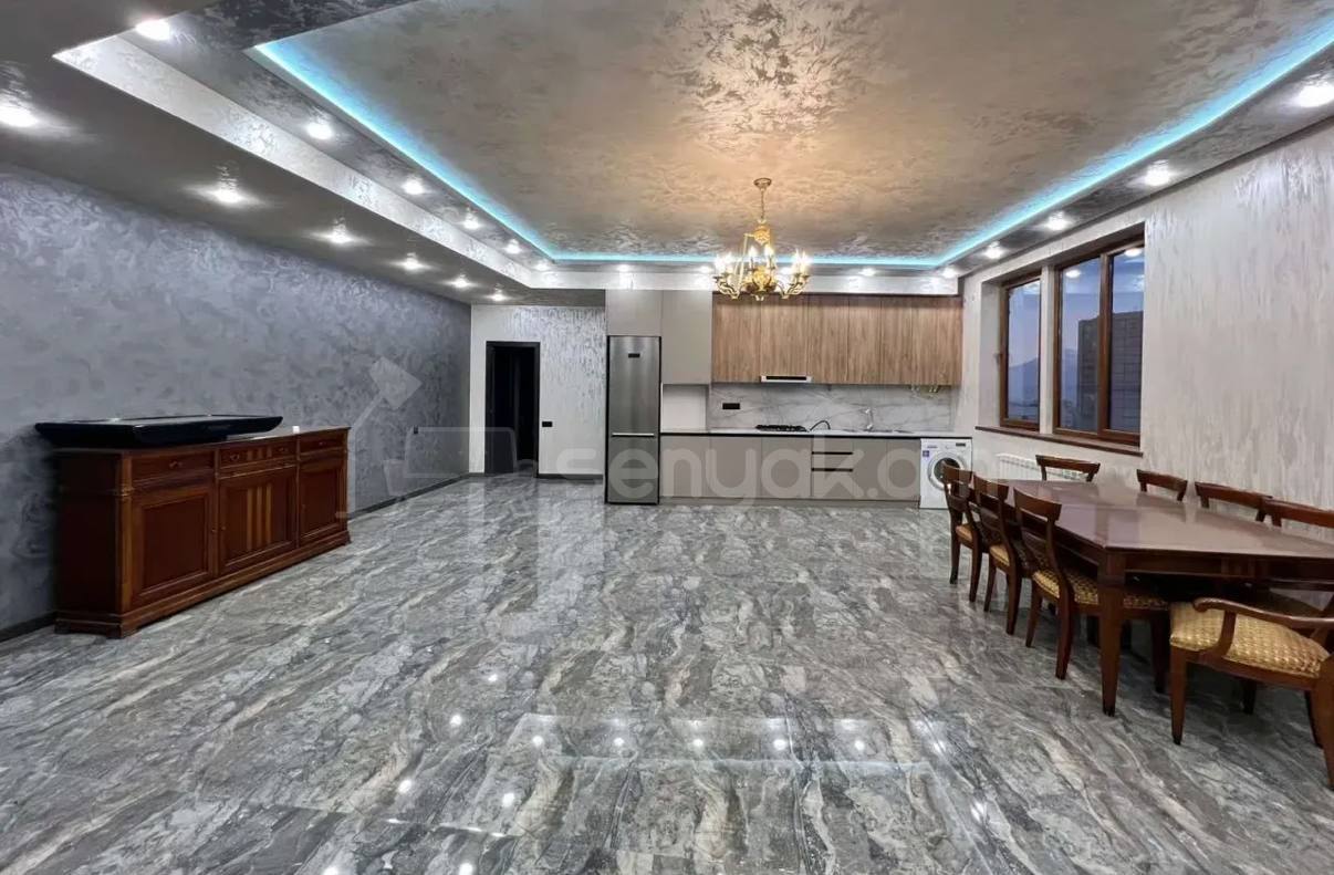 2 Սենյականոց Բնակարան Քարե Շենքում, 72քմ, 5/5 հարկ, Կապիտալ Վերանորոգված
