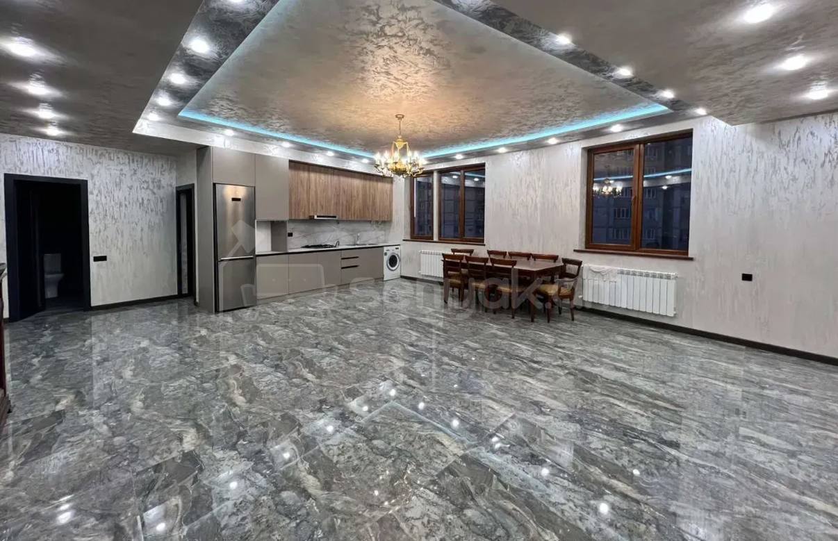 2 Սենյականոց Բնակարան Քարե Շենքում, 72քմ, 5/5 հարկ, Կապիտալ Վերանորոգված