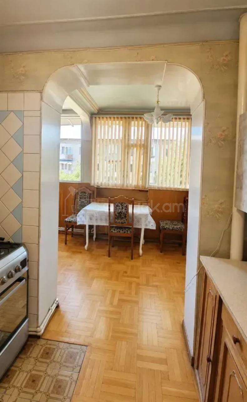 3 Սենյականոց Բնակարան Քարե Շենքում, 78քմ, 2/4 հարկ, Կոսմետիկ Վերանորոգված