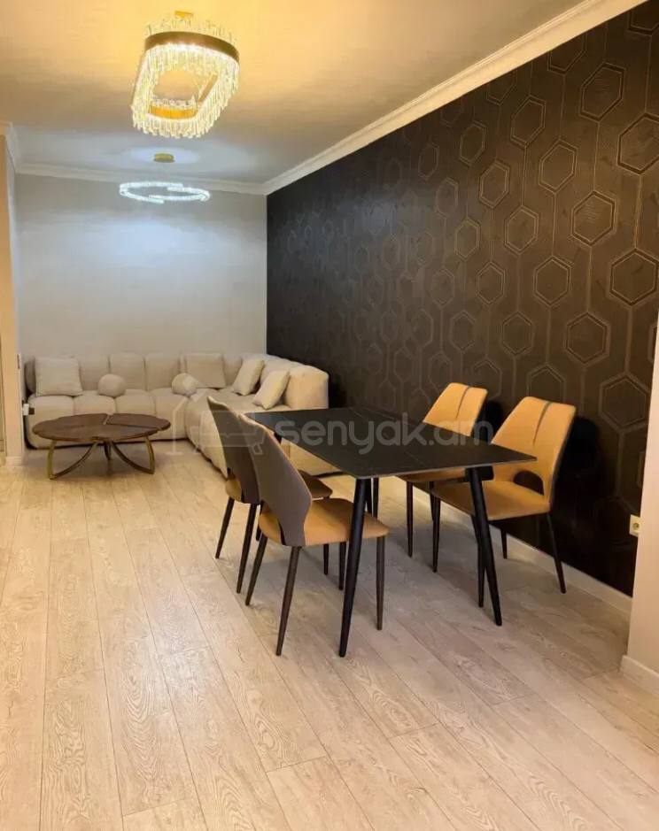 2 Սենյականոց Բնակարան Քարե Շենքում, 43քմ, 5/5 հարկ, Կապիտալ Վերանորոգված